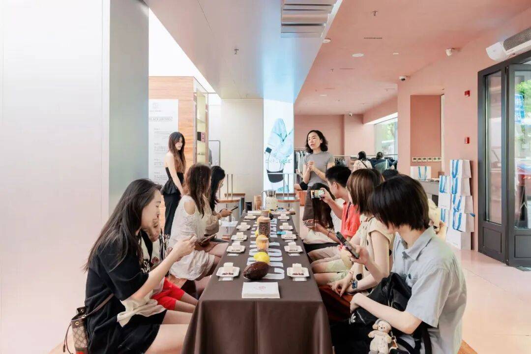 」共庆专属“她”的闪耀时刻开元ky棋牌开启「五感之旅(图14) 」共庆专属“她”的闪耀时刻开元ky棋牌开启「五感之旅(图14)